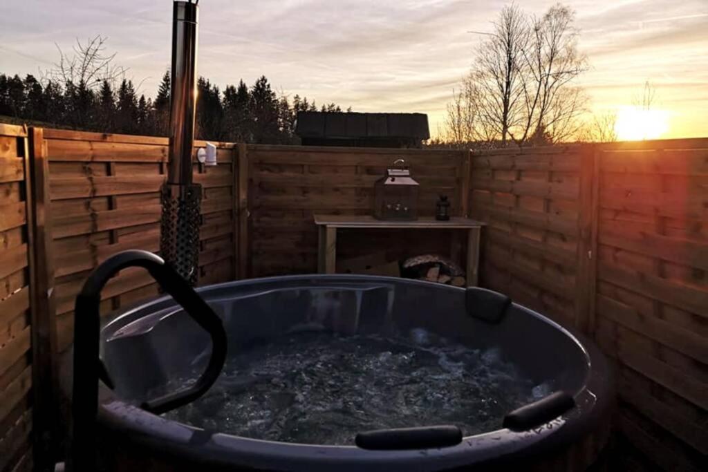 Ruhig Gelegene, Top Moderne Ferienwohnung - Hot Tub Und Sauna Gegen Aufpreis Neuhaus an Der Eger Zewnętrze zdjęcie